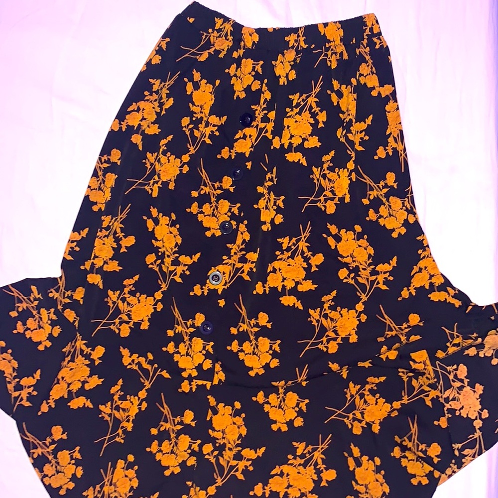 Super Cute Women’s Orange and Black Floral Skirt Size Medium